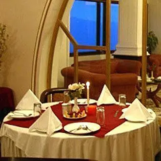 Royal Jardin Whistling Pines Resort Shimla Indien