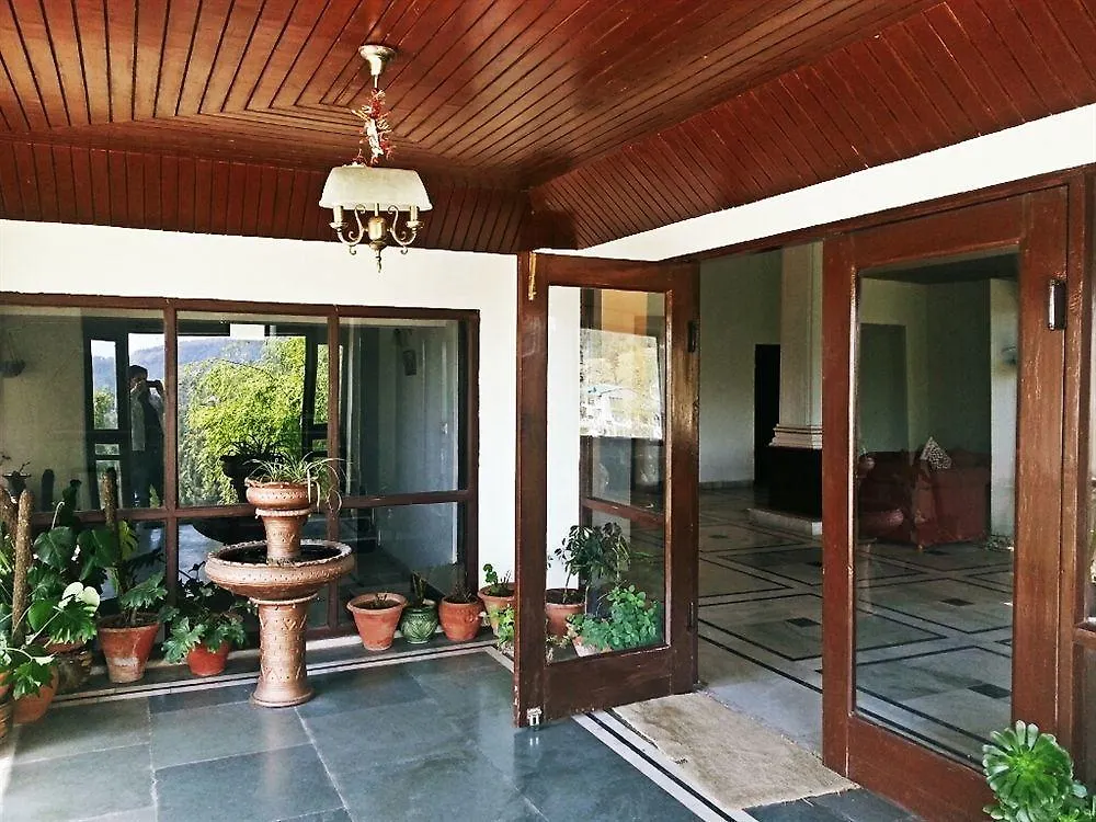 Royal Jardin Whistling Pines Resort Shimla Indien