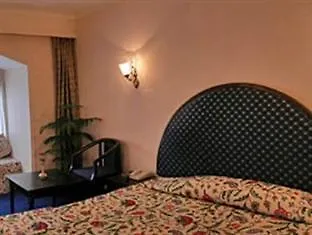 Royal Jardin Whistling Pines Resort Shimla 3*,  Indien