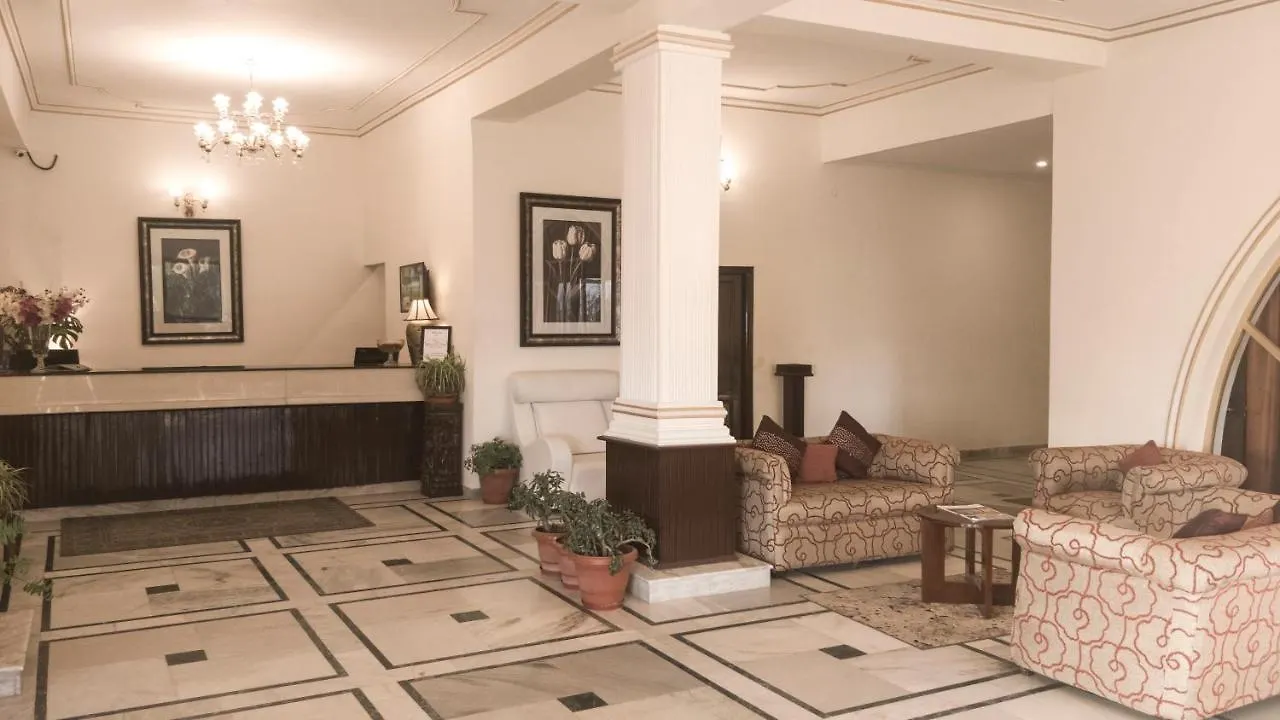 Royal Jardin Whistling Pines Resort Shimla Indien