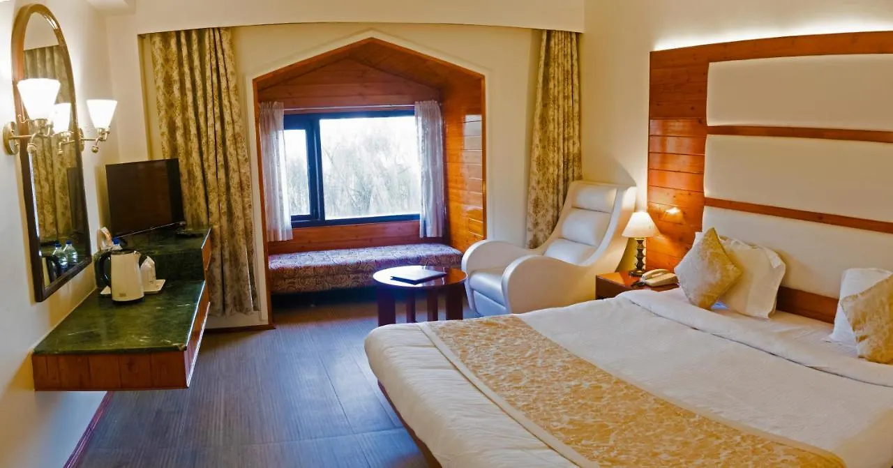 Royal Jardin Whistling Pines Resort Shimla 3*,